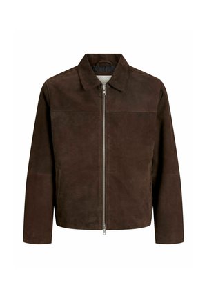 Veste en daim marron foncé avec fermeture éclair complète à l'avant, manches longues, col et poches latérales, présentée sur fond blanc.