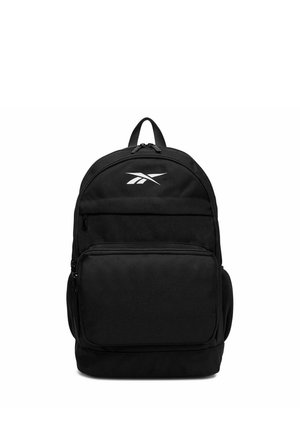Mochila negra de Reebok con asa superior, bolsillo delantero con cremallera y logo blanco de Reebok en el panel frontal superior.