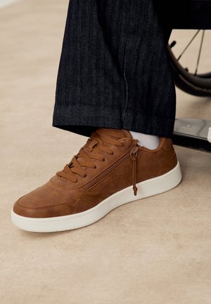 Pier One UNISEX - Αθλητικά παπούτσια - cognac