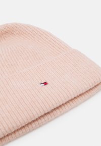 Tommy Hilfiger ESSENTIAL FLAG FUZZY   - Berretto - pink bloom