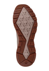 Brązowa gumowa podeszwa buta z teksturowanym wzorem gripu, z trójkątami i krzyżykami. Wygrawerowane logo "Timberland" z boku.