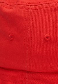 DEF SHOP X EUROPEAN LEAGUE OF FOOTBALL HAMBURG SEA DEVILS 
 - Hatt - tomato