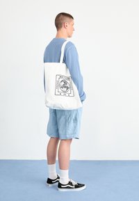 Thumbnail Image 4