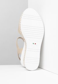 NeroGiardini Sandali con zeppa - lino