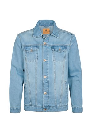 Chaqueta de mezclilla azul claro con cierre de botones en el frente, dos bolsillos en el pecho, bolsillos laterales y un cuello clásico con detalles de costura.