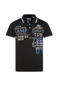 Czarny polo z bawełny z niebieskim i białym nadrukiem tekstu oraz wzorami. Posiada kołnierzyk z kontrastowymi paskami i krótkie rękawy.