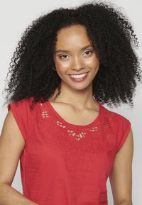 Koroshi SHORT SLEEVE PLEAS - Blúzka - red coral
