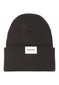 Svart stickad mössa med vikt fåll. Innehåller en vit rektangulär etikett med "SIXTH JUNE" och "PARIS" tryckt på den. Mjuk struktur.