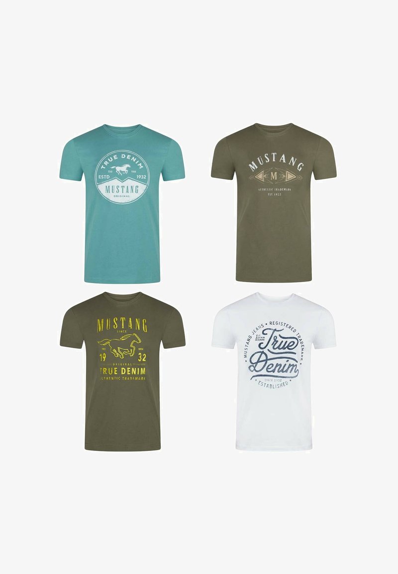 Vier T-shirts: mintgroen, olijfgroen en wit. Elk met verschillende logo's en graphics die "True Denim" en "Mustang" benadrukken.