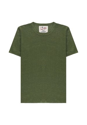 T-shirt semplice in lino verde oliva a maniche corte con scollo a girocollo ed etichetta bianca visibile all'interno del colletto.