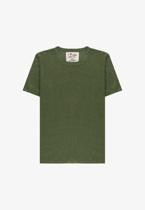 T-shirt semplice in lino verde oliva a maniche corte con scollo a girocollo ed etichetta bianca visibile all'interno del colletto.