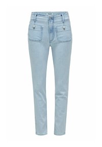 Jeans de mezclilla azul claro con un ajuste slim, cintura alta, dos bolsillos de parche en la parte frontal y detalle de botón metálico en la parte superior.