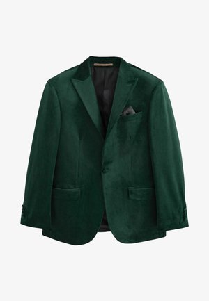 Zelený sametový blazer s klopami, dvěma předními kapsami, náprsní kapsou s černým kapesníčkem a zapínáním na jeden knoflík.