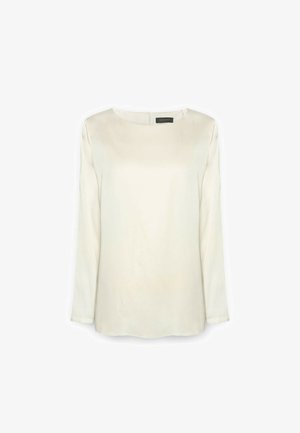 Kremowa bluzka z długim rękawem o okrągłym dekolcie, wykonana z gładkiego materiału, z delikatnym połyskiem i zapięciem w kształcie łezki z tyłu.