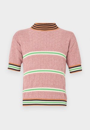 Kortærmet pullover i struktureret pink strik med grønne og hvide vandrette striber samt ribkant-halsudskæring med orange og marineblå detaljer.