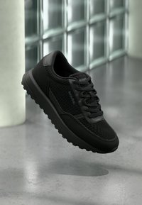 Δεν επιλέχθηκε, triple black