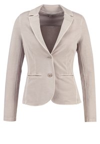 Beżowa, dopasowana marynarka z klapami z wycięciem, zapięcie na dwa guziki, boczne kieszenie i gładka faktura. Długie rękawy; dopasowany krój.