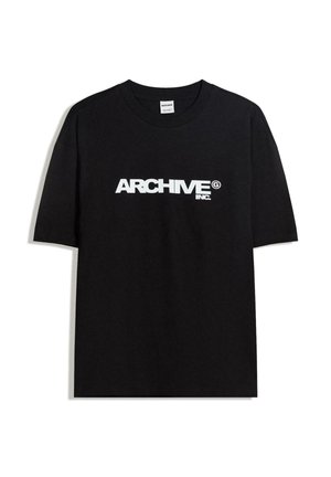 - T-shirt z nadrukiem