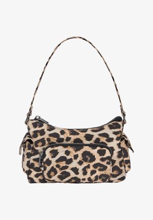 Kleine handtas met luipaardprint, zwarte ritszakken en een enkele dunne schouderband.