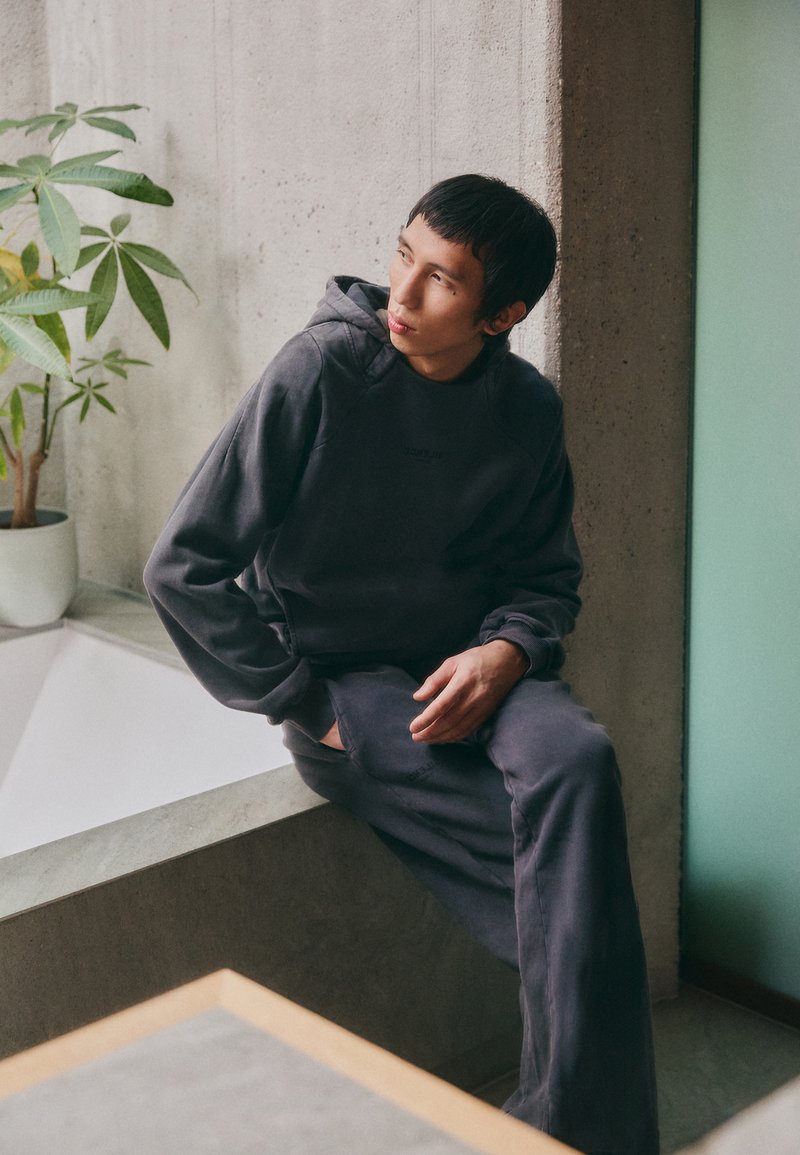 Han Kjøbenhavn REGULAR PANTS UNISEX - Tepláky - grey