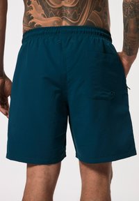 JP1880 WAIST ZIP POCKETS - Surfshorts - blue green