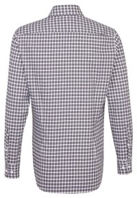 Camicia a maniche lunghe con bottoni, in un motivo a quadri nero, bianco e grigio, vista da dietro con colletto a punta.