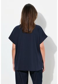 Ulla Popken SPRINGTIME SEQUINED SHORT SLEEVE TEE - Camiseta estampada - marine