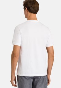 Hanro LIVING V 1/2 ARM - Jednoduché tričko - white