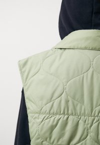 Nike Sportswear Vesta - khaki