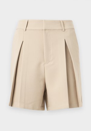Shorts beige taille haute, coupés sur mesure, avec passants de ceinture et plis avant, présentés sur un fond neutre.