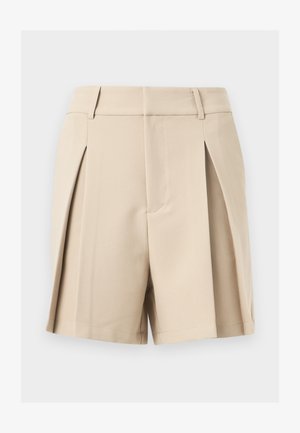 Beige, op maat gemaakte shorts met hoge taille, voorzien van ceintuurlussen en voorplooien, afgebeeld tegen een neutrale achtergrond.