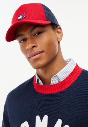 Tommy Jeans, HERITAGE WOOL BLEND TRUCKER CAP - Шапка - arizona red/ark blue