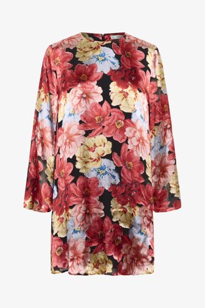 Črna obleka z dolgimi rokavi z velikimi cvetličnimi vzorci v rdeči, rumeni, rožnati in modri barvi ter z okroglim izrezom na vratu.