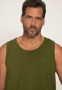JP1880 TANK, BAUCHFIT, SPEZIALSCHNITT, BIS 8XL - Top - olive