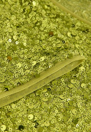 Tètent verde cu paiete, prezentând numeroase paiete rotunde și strălucitoare pe o bază din plasă. Textură netedă cu un model consistent și o culoare vibrantă.