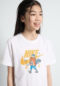 Nike Sportswear - TEE BOXY UNISEX - T-shirt imprimé - white Image miniature 1