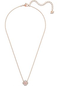 Collier en or rose avec un pendentif rond orné de cristaux transparents et roses, attaché à une fine chaîne avec un fermoir en forme de homard.