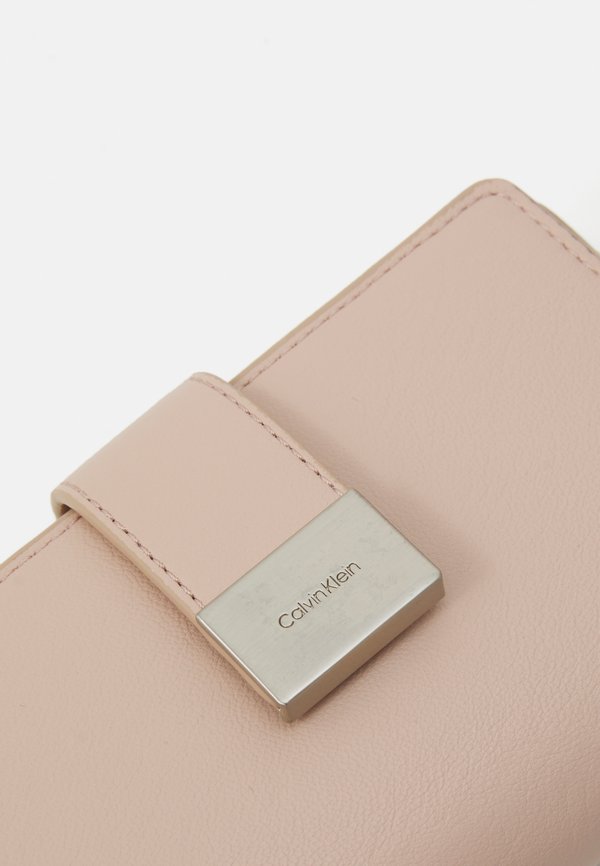 HARDWARE SNAP BIFOLD - Wallet - rose dust3