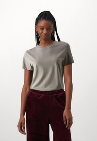 Selected Femme SLFMYESSENTIAL O NECK - Pamata T-krekls - greige