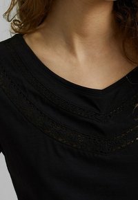 edc by Esprit Triko s potiskem - black