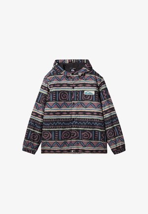Drukāta kapuce jaka ar ģeometriskiem rakstiem melnā, purpura un zilā krāsā. Izgatavota no viegla materiāla ar priekšējo spiedpogu aizdari.