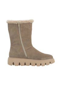Botas de tobillo de ante beige con un puño de piel sintética, cremallera lateral y suela de goma beige gruesa con un diseño texturizado.