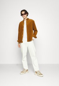 Carhartt WIP MADISON SHIRT - Camisa - tawny