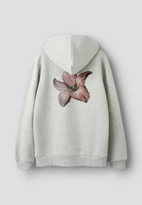 Felpa grigia con una grande grafica di un fiore rosa sul retro. Dotata di cappuccio con coulisse e polsini e fondo a coste. Realizzata in tessuto morbido.