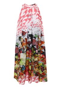 Robe longue présentant un motif pied-de-poule rose avec des motifs floraux et de papillons en rouge, vert et noir. Confectionnée dans un tissu léger.