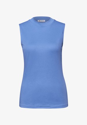 Top sin mangas de punto azul claro con cuello redondo alto y textura de tela suave.