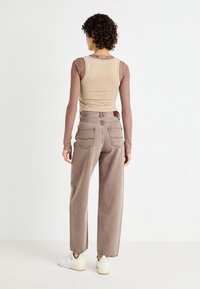 Pepe Jeans BARREL  - Jeans a sigaretta - earth brown