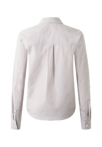 Camicia a maniche lunghe a righe in colori chiari, con colletto classico, piega sul retro e polsini con bottoni. Tessuto liscio e su misura.