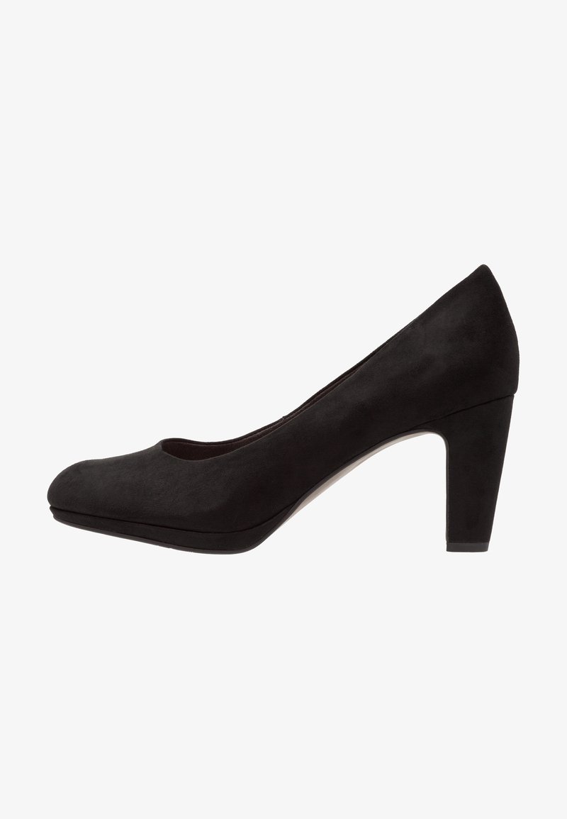 Chaussure à talon haut en daim noir pour femme avec bout arrondi et talon bloc, vue de côté sur fond blanc.