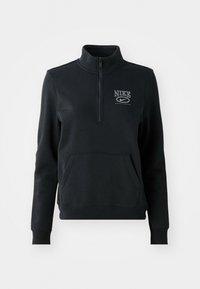 Svart Nike sweatshirt med halvdragkedja, framficka och logotypdetaljer. Tillverkad av mjukt tyg med långa ärmar och ribbade ärmslut.